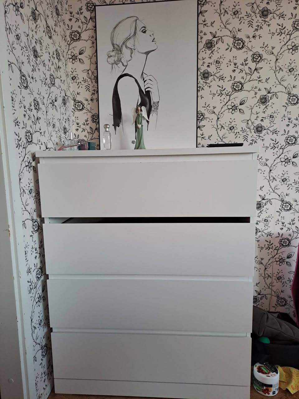 Продам мебель Ikea: комод, столик, тумба за 700 крон — фото 3