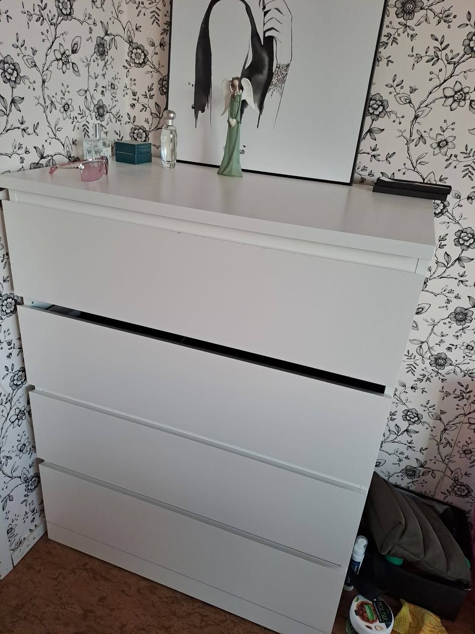 Продам мебель Ikea: комод, столик, тумба за 700 крон — фото 4